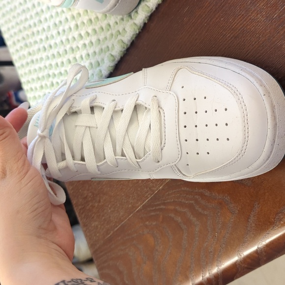 Nike shoes - Picture 2 of 4